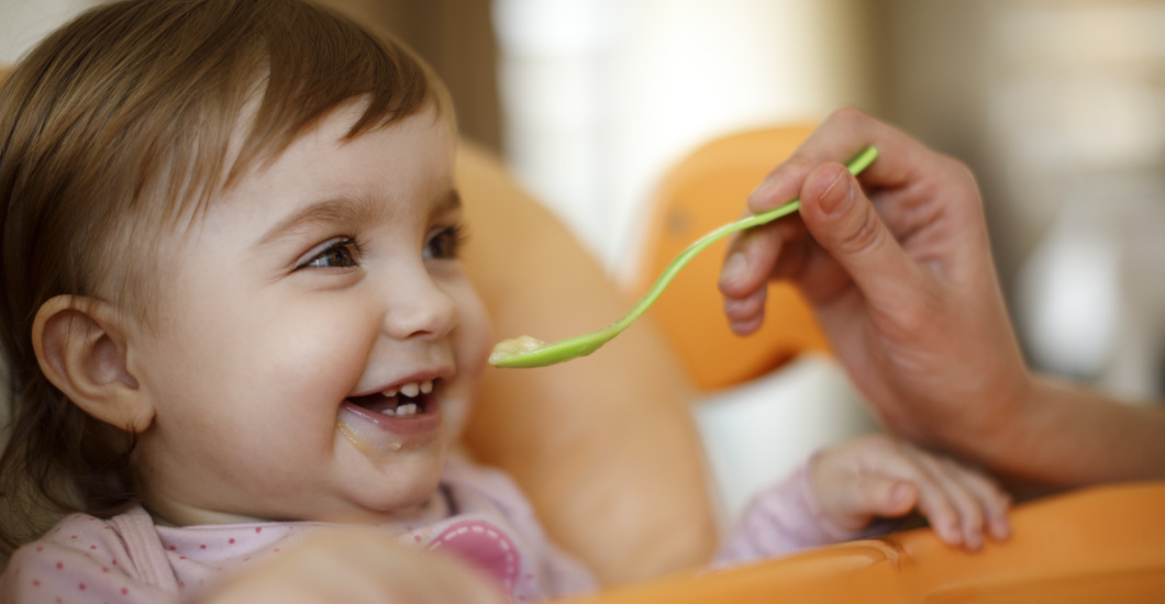 Alimentar a tu bebé: 6–12 meses