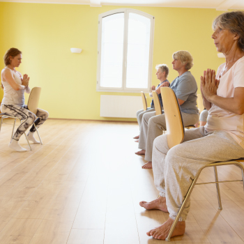 SilverSneakers® Class: Chair Yoga | Sanitas